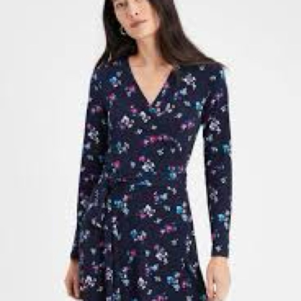 NWT VERSATILE Floral Wrap Dress w/V Neck and a Comfortable Knit Fit - Picture 1 of 12